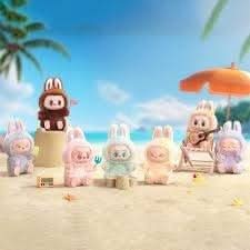 Jucării vinyl Labubu Have a Seat, figurine 15 cm pe plajă, decor colorat, mattale.ro