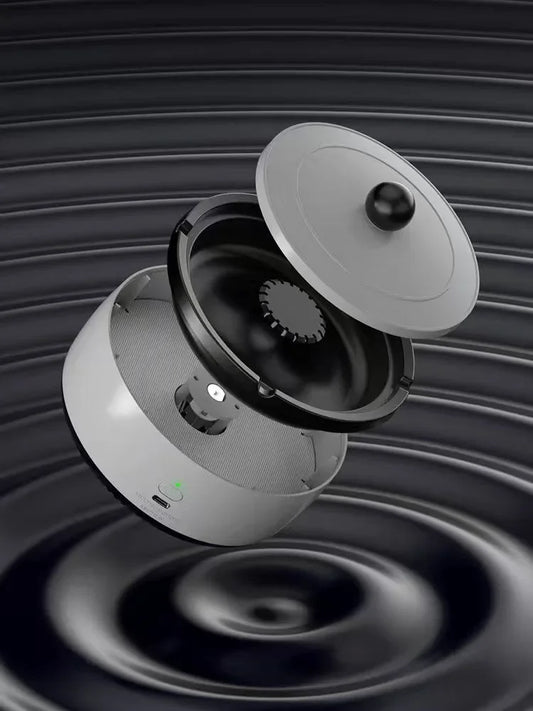 Scrumieră electrică modernă, automată, rotundă, pe fundal negru, mattale.ro