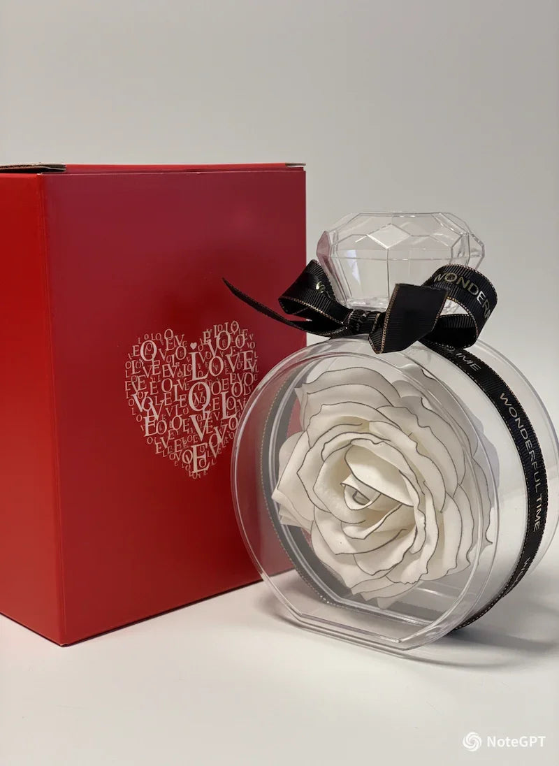 Trandafir de săpun alb în cutie cadou elegantă, lângă ambalaj roșu cu inimă și text LOVE, produs premium mattale.ro